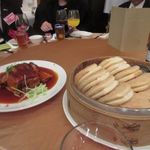 Taipei Garden Hotel - 料理写真:次は日本で言う角煮まんみたいな料理、トロトロの角煮を蒸しパンに挟んでいただきました。
