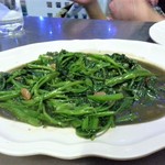 Talad Nam Seafood - Stirfried morning glory with garlic and chill in oyster sauce　60バーツ
