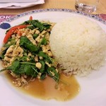 TOOK LAE DEE - Fride Chicken with Cilli  and Basil Leaves　73バーツ
