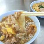 Heng Yot Phak - 幅広きしめんのような麺です