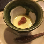 旬美にしかわ - 茶碗蒸し。梅肉が乗っています。
      