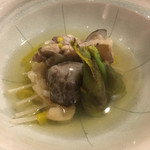 旬美にしかわ - アンコウ鍋。少しピリッとした出汁が身体を暖めてくれます。