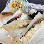 よつ葉Cafe - ボリュームもあるサンドイッチです