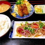 十八番 - お昼の牛たたきカキフライ定食。¥800。