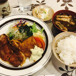 グリルニューコトブキ - 日替わりランチは生姜焼きと魚フライ