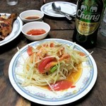 Soi Polo Fried Chicken - Somtum Thai　50バーツ