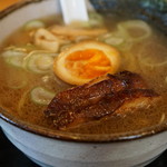 中華蕎麦 てる家 - 見るからに太いのが沈んでます