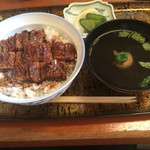 北海料理と旬の味 のむら - うな丼2分の1本、鰻は230g、ソコソコの大きさ
      との事です。