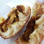 62699226 - 厚めの生地がしっかり食べ応え、フィリングのスパイシーさと相性バッチリ！