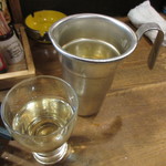 立ち呑みのさのや - 吉野杉の木樽の香りと切れのある雄町がGOOD♪