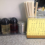 中華麺店 喜楽 - メニューと調味料 Feb/2017