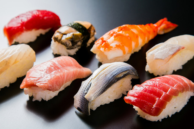 郡山の寿司店『鮨家 だるま』- 本格的な握りと落ち着く雰囲気で贅沢なひとときを