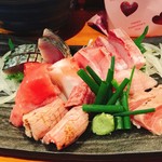 一品料理 ひとしな - 刺身盛り合わせ
