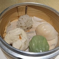 中国料理 「王朝」 ヒルトン東京 - 海老蒸し餃子・もち米肉団子・焼豚包子