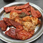 ハラミサガリ（税込1450円）、上カルビ（税込1350円）、ホルモン（税込700円）