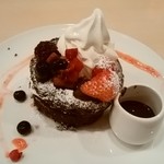 ジョナサン - いちごのベルギーチョコシフォンソフト～ホットファッジソース添え～