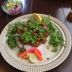 キーマカレーとチャイ なるせ堂 - 2月:香味葉野菜のエスニックキーマ