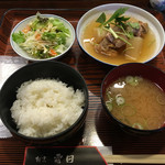 Katsupou Shimoda - 気まぐれワンコイン（500円税込）
                        この日は鶏肉と大根の煮物