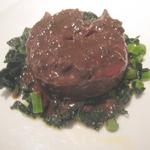 ル・ヴァンキャトル - ピジョン・ラミエ＋鹿＋フォアグラ　黒トリュフと黒キャベツ　ジュのソース？＋内臓