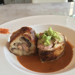 ラ　マティエール　エフ - ブルーオマールとリードヴォー、椎茸のクレピネット包み アメリケーヌとデスペレット