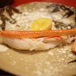 本湖月 - ご主人が身を取り出してくれます。