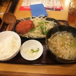 武州うどんあかねandみどりダイニング - ハンバーグ定食　イタリアントマト（\820）