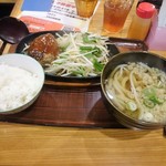 武州うどんあかねandみどりダイニング - 日替わりハンバーグ定食　辛味噌（\770）