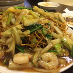 555飯店 - 五目かた焼きそば。でかい。