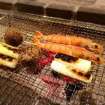 囲炉裏料理わ - 赤海老と里芋と信長ネギ！