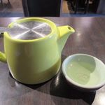 Guan Ding tea house  - ドリンク写真:とても寒い日だったんでお茶は勿論ホットを注文です。