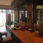 そば処武蔵 - カウンター席から 店内をパシャ