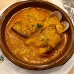スペイン料理銀座エスペロ - サーモンのシドラ(りんご酒)ソース煮 アストラリアス風