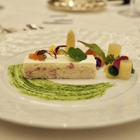 リーガロイヤルホテル京都 - ズワイ蟹のガトー仕立て　彩り野菜の庭園に囲まれて