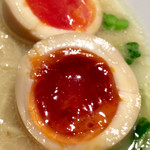 麺匠至誠 - 味玉を割ってみた。