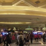 HOTEL BELLAGIO - 広々したロビー、カジノも広々