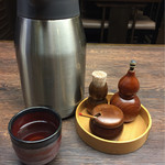 Satou Yousuke - テーブルの薬味とお茶