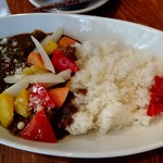 和伊んバル 3751 - 彩り野菜の牛煮込みカレー