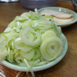 龍上海 - もちろん、ねぎは欠かせない。