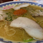 龍上海 - いただいたチャーシューをのせて・・・