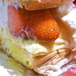 パティスリー アンシャンテ - 玉子感のある生地にホイップたっぷり♪