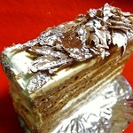 パティスリー アンシャンテ - チョコ生地とクリームがものすごく層になったケーキ