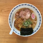 Shishitei - 昔ながらラーメンです。なつかしい、あっさりした醤油味。500円です。