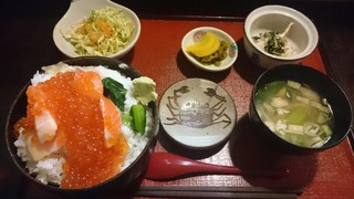 Asakusatsukumo - いくらとサーモンの定食