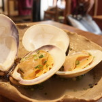 Steamed white clams with sake