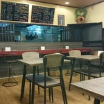 串焼 たくみ - 店内