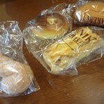 Cafe NIKI - テイクアウトした NIKI BAKERY（ニキベーカリー）のパン