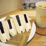 サンドイッチ王子 - 土日限定　北欧のブルーベリーサンド　