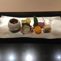 西麻布 いちの - 海月甘酢漬け、蟹砧巻き、飯蛸、鴨スモーク、橘玉子、熨斗梅、鶯カステラ