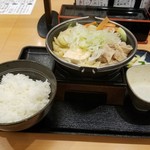 Yoshinoya - 豚味噌鍋膳