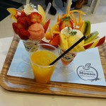 モーン - リンゴ、ストロベリーパフェ＆ミックスパフェ＆オレンジジュース